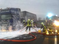 Löschen eines LKW mit Schaum